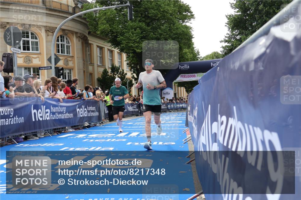 29.06.2025 - hella hamburg halbmarathon Strokosch-Dieckow http://msf.ph/oto/8217348 29.06.2025 10:26:06 Ziel 13779, 16615, 17003 meine-sportfotos.de