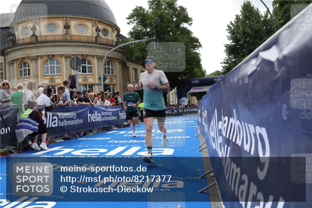 29.06.2025 - hella hamburg halbmarathon Strokosch-Dieckow http://msf.ph/oto/8217377 29.06.2025 10:26:07 Ziel 13779, 16615, 17003 meine-sportfotos.de