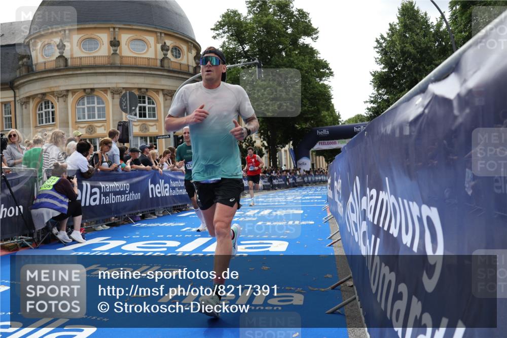 29.06.2025 - hella hamburg halbmarathon Strokosch-Dieckow http://msf.ph/oto/8217391 29.06.2025 10:26:07 Ziel 13779, 16615, 17003 meine-sportfotos.de