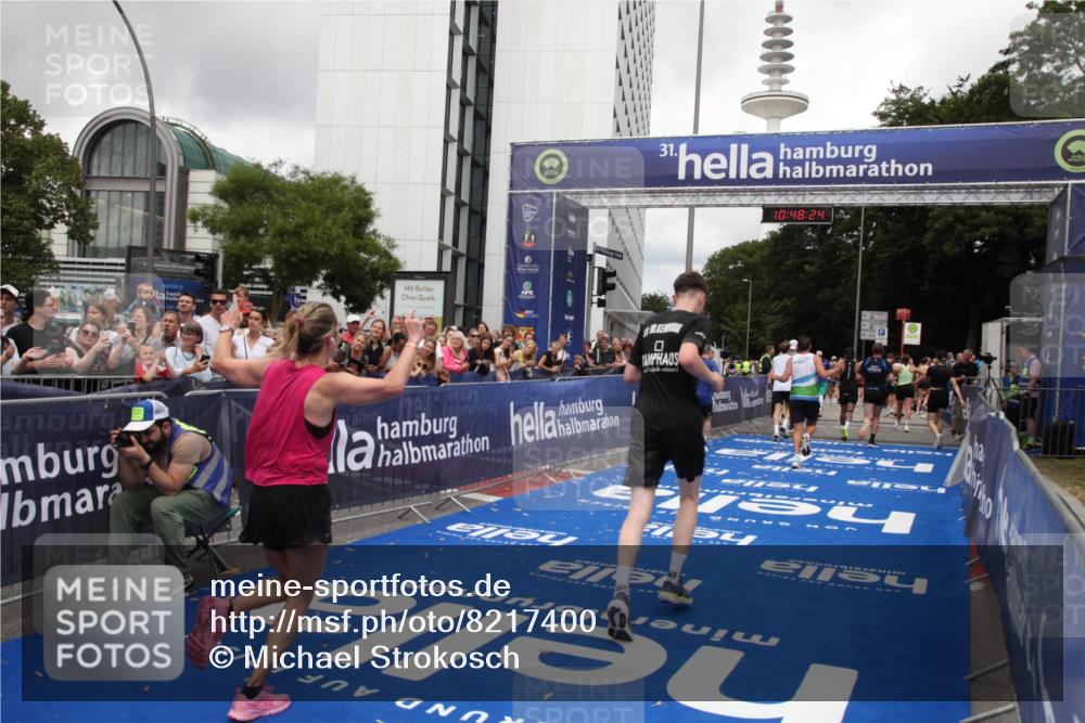 29.06.2025 - hella hamburg halbmarathon Michael Strokosch http://msf.ph/oto/8217400 29.06.2025 10:48:23 Ziel 1537, 5129, 5528, 6923, 7367, 7599, 8216, 8916, 9770, 11211, 11467, 14797, 15629, 15735, 17745, 17982, 18963, 19127 meine-sportfotos.de