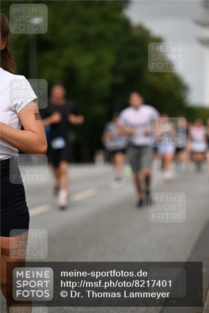 29.06.2025 - hella hamburg halbmarathon Dr. Thomas Lammeyer http://msf.ph/oto/8217401 29.06.2025 10:12:52 Kennedybrücke 1147, 1188, 2427, 2978, 3762, 4859, 5100, 5885, 6590, 6674, 7198, 7348, 7453, 9457, 9616, 9718, 9823, 9951, 9958, 9966, 10092, 10609, 10857 meine-sportfotos.de