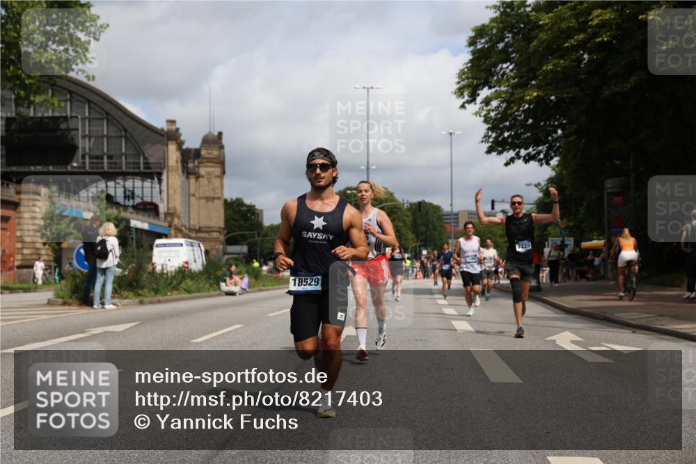 29.06.2025 - hella hamburg halbmarathon Yannick Fuchs http://msf.ph/oto/8217403 29.06.2025 10:32:55 20KM 1042, 1615, 1688, 1710, 2296, 2745, 2849, 3530, 4148, 6095, 7110, 7229, 8002, 8091, 8571, 9171, 9643, 11049, 11952, 12915, 13755, 14274, 14688, 14992, 16075, 17623, 18276, 18529, 18584, 18723 meine-sportfotos.de