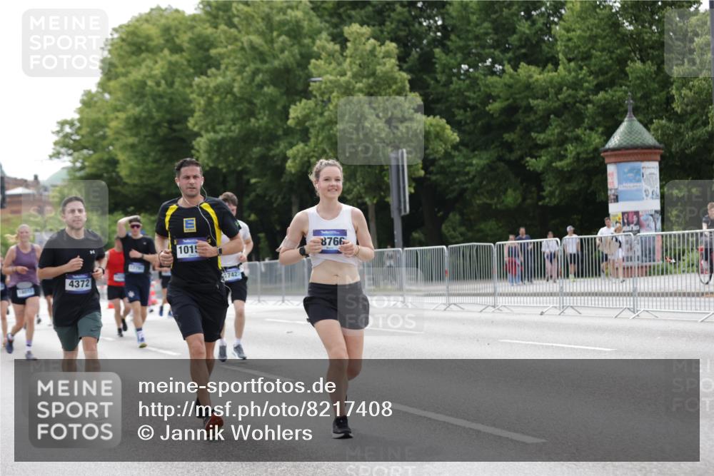 29.06.2025 - hella hamburg halbmarathon Jannik Wohlers http://msf.ph/oto/8217408 29.06.2025 10:27:07 Lombardsbrücke 4372, 5285, 5825, 6214, 7764, 8085, 10158, 10412, 10413, 11256, 12500, 14206, 17427, 17791, 18012, 18097, 18766 meine-sportfotos.de