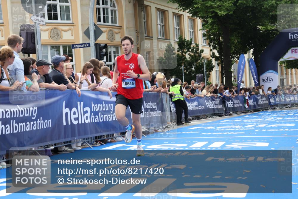 29.06.2025 - hella hamburg halbmarathon Strokosch-Dieckow http://msf.ph/oto/8217420 29.06.2025 10:26:08 Ziel 13779, 16615, 17003 meine-sportfotos.de