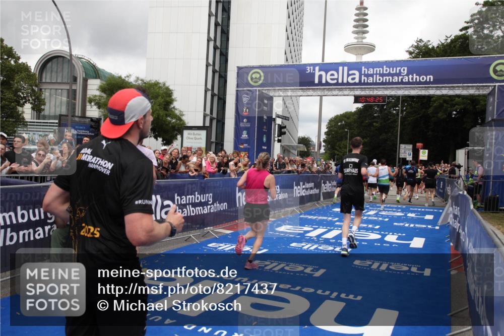 29.06.2025 - hella hamburg halbmarathon Michael Strokosch http://msf.ph/oto/8217437 29.06.2025 10:48:24 Ziel 1537, 5129, 5528, 6923, 7367, 7599, 8216, 9770, 11211, 11467, 14797, 15629, 15735, 17745, 17982, 18963, 19127 meine-sportfotos.de