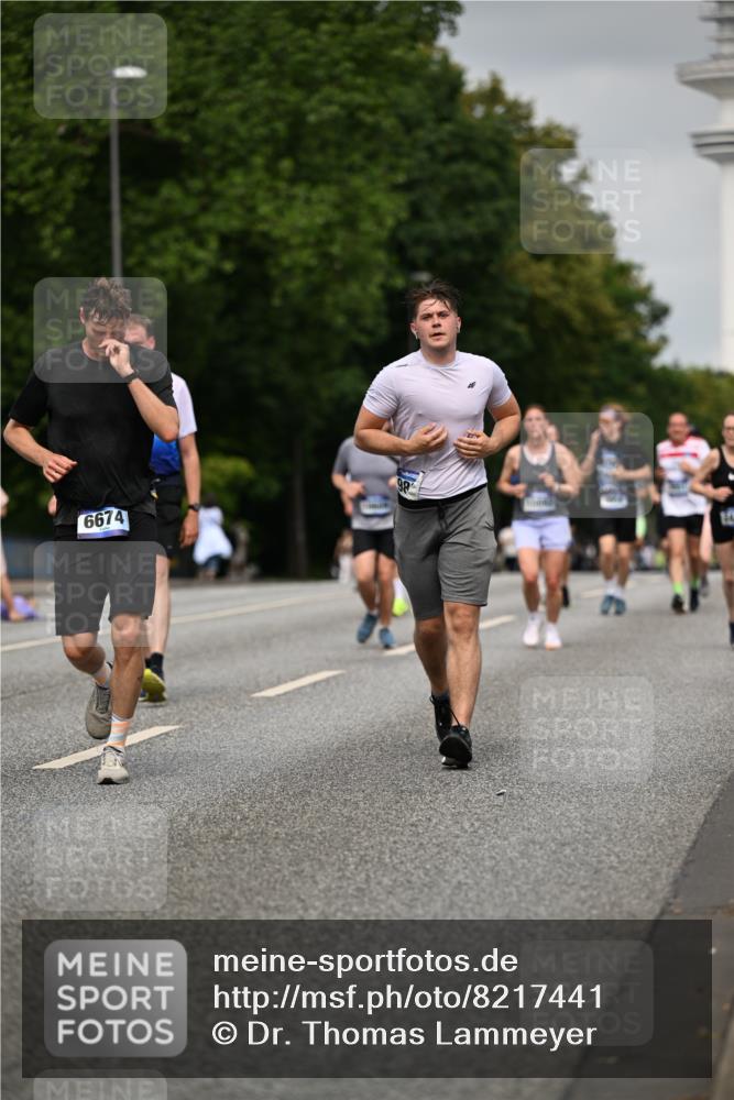 29.06.2025 - hella hamburg halbmarathon Dr. Thomas Lammeyer http://msf.ph/oto/8217441 29.06.2025 10:12:53 Kennedybrücke 1147, 1188, 2427, 2978, 3762, 4859, 5885, 6590, 6674, 7198, 7348, 7453, 9457, 9616, 9718, 9823, 9951, 9958, 9966, 10035, 10092, 10194, 10609, 10857 meine-sportfotos.de