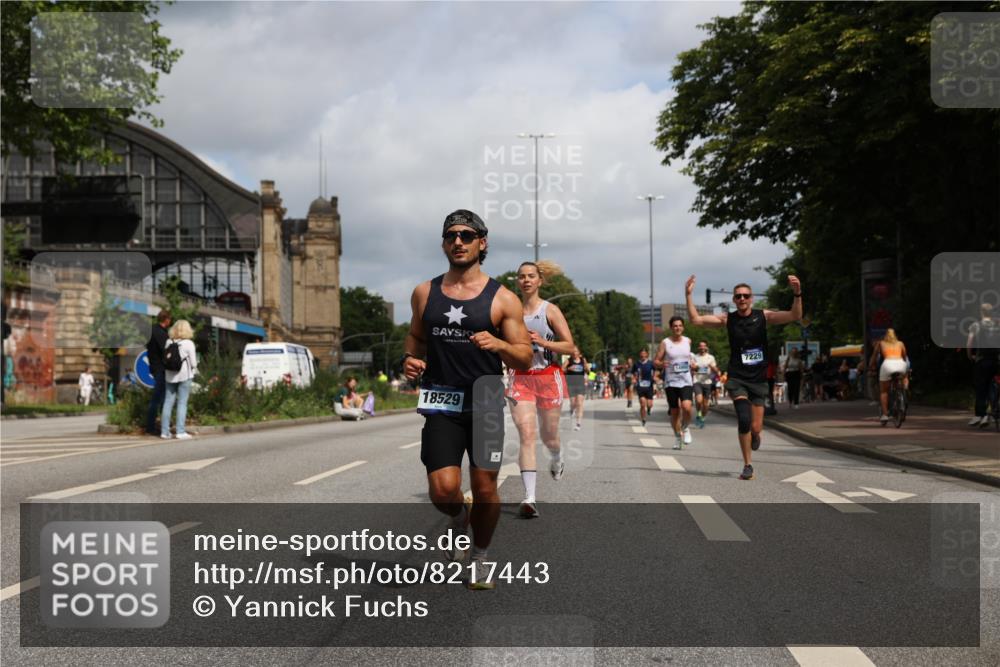 29.06.2025 - hella hamburg halbmarathon Yannick Fuchs http://msf.ph/oto/8217443 29.06.2025 10:32:55 20KM 1042, 1615, 1688, 1710, 2296, 2745, 2849, 3530, 4148, 6095, 7110, 7229, 8002, 8091, 8571, 9171, 9643, 11049, 11952, 12915, 13755, 14274, 14688, 14992, 16075, 17623, 18276, 18529, 18584, 18723 meine-sportfotos.de