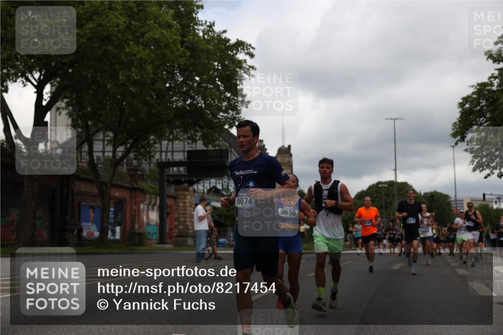 29.06.2025 - hella hamburg halbmarathon Yannick Fuchs http://msf.ph/oto/8217454 29.06.2025 10:45:51 20KM 2364, 2396, 2397, 2670, 2718, 2818, 4033, 4140, 4814, 4839, 5008, 5102, 6286, 6657, 6776, 7724, 7786, 8371, 8413, 8710, 8856, 9074, 9082, 9656, 9739, 9793, 9869, 11551, 11791, 12224, 12450, 12580, 13015, 13047, 13051, 13707, 13726, 13792, 13799, 14012, 14122, 14248, 14865, 14994, 15356, 15496, 15643, 15727, 15829, 15831, 16003, 16179, 16591, 17033, 17131, 17682, 17815, 17962, 17978, 17997, 18019, 18475, 18869, 18982, 19020 meine-sportfotos.de