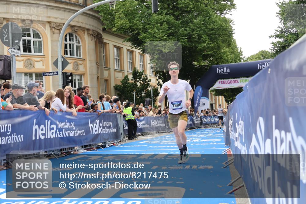 29.06.2025 - hella hamburg halbmarathon Strokosch-Dieckow http://msf.ph/oto/8217475 29.06.2025 10:26:25 Ziel 7380, 14728, 17040 meine-sportfotos.de