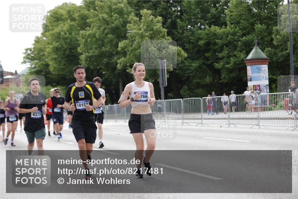 29.06.2025 - hella hamburg halbmarathon Jannik Wohlers http://msf.ph/oto/8217481 29.06.2025 10:27:07 Lombardsbrücke 4372, 5285, 5825, 6214, 7764, 8085, 10158, 10412, 10413, 11256, 12500, 14206, 17427, 17791, 18012, 18097, 18766 meine-sportfotos.de