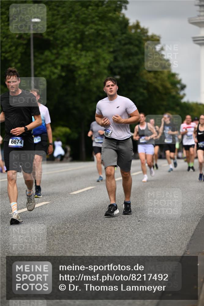 29.06.2025 - hella hamburg halbmarathon Dr. Thomas Lammeyer http://msf.ph/oto/8217492 29.06.2025 10:12:53 Kennedybrücke 1147, 1188, 2427, 2978, 3762, 4859, 5885, 6590, 6674, 7198, 7348, 7453, 9457, 9616, 9718, 9823, 9951, 9958, 9966, 10035, 10092, 10194, 10609, 10857 meine-sportfotos.de