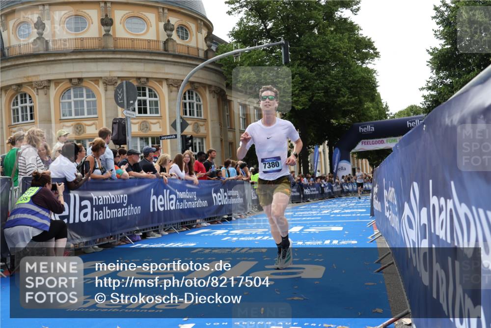 29.06.2025 - hella hamburg halbmarathon Strokosch-Dieckow http://msf.ph/oto/8217504 29.06.2025 10:26:26 Ziel 7380, 14728, 17040 meine-sportfotos.de