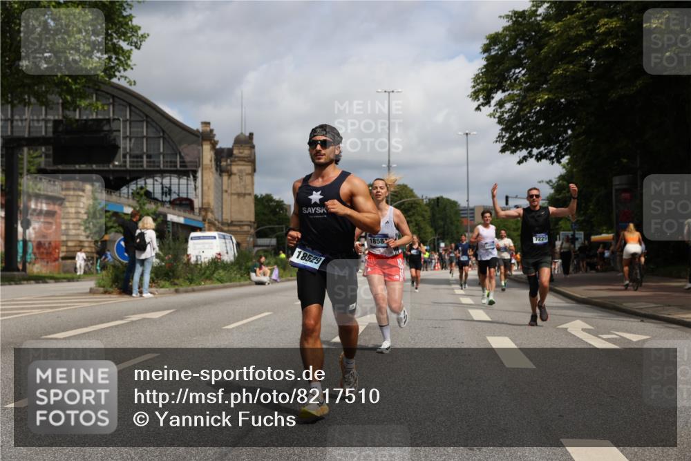 29.06.2025 - hella hamburg halbmarathon Yannick Fuchs http://msf.ph/oto/8217510 29.06.2025 10:32:55 20KM 1042, 1615, 1688, 1710, 2296, 2745, 2849, 3530, 4148, 6095, 7110, 7229, 8002, 8091, 8571, 9171, 9643, 11049, 11952, 12915, 13755, 14274, 14688, 14992, 16075, 17623, 18276, 18529, 18584, 18723 meine-sportfotos.de