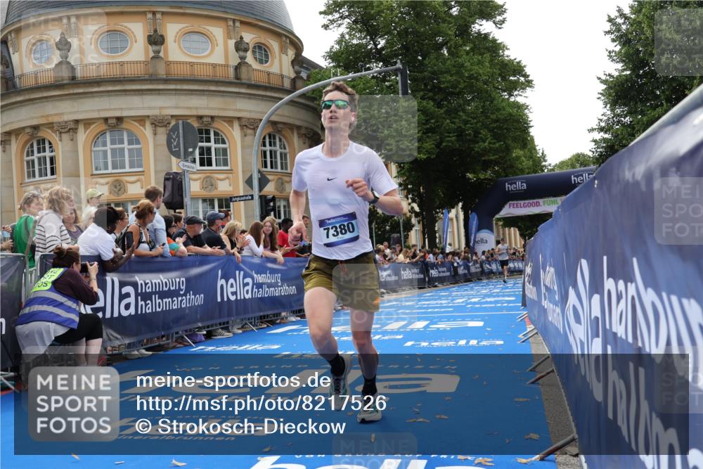 29.06.2025 - hella hamburg halbmarathon Strokosch-Dieckow http://msf.ph/oto/8217526 29.06.2025 10:26:26 Ziel 7380, 14728, 17040 meine-sportfotos.de