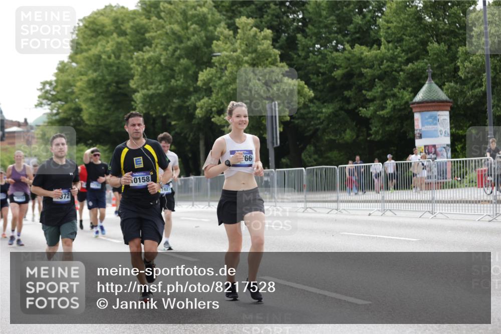 29.06.2025 - hella hamburg halbmarathon Jannik Wohlers http://msf.ph/oto/8217528 29.06.2025 10:27:07 Lombardsbrücke 4372, 5285, 5825, 6214, 7764, 8085, 10158, 10412, 10413, 11256, 12500, 14206, 17427, 17791, 18012, 18097, 18766 meine-sportfotos.de