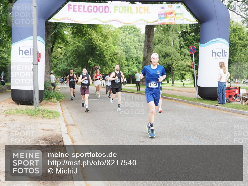 29.06.2025 - hella hamburg halbmarathon MichiJ http://msf.ph/oto/8217540 29.06.2025 10:23:52 Zwischen KM18-KM19 1002, 1644, 7884, 8864, 16140, 16695, 17014 meine-sportfotos.de