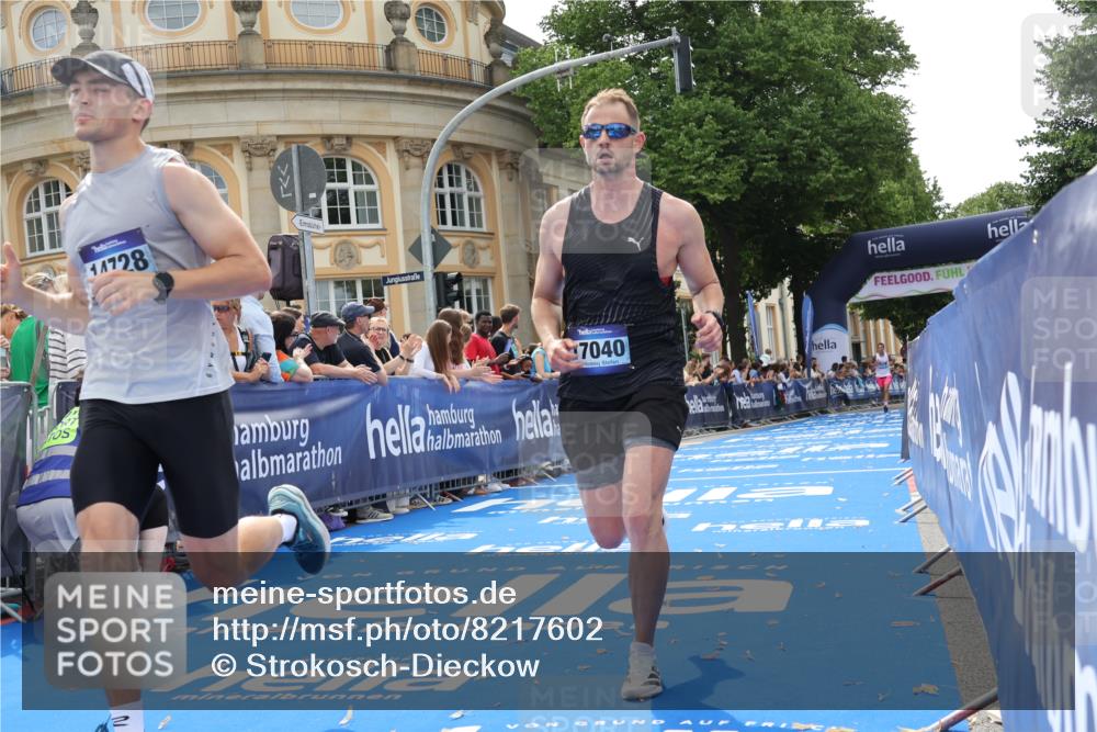 29.06.2025 - hella hamburg halbmarathon Strokosch-Dieckow http://msf.ph/oto/8217602 29.06.2025 10:26:32 Ziel 1577, 9565, 14728, 17040 meine-sportfotos.de