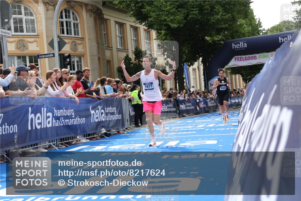 29.06.2025 - hella hamburg halbmarathon Strokosch-Dieckow http://msf.ph/oto/8217624 29.06.2025 10:26:37 Ziel 1065, 1577, 9565, 10848, 19076 meine-sportfotos.de