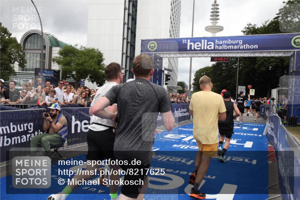 29.06.2025 - hella hamburg halbmarathon Michael Strokosch http://msf.ph/oto/8217625 29.06.2025 10:48:26 Ziel 1537, 3747, 5129, 5362, 5528, 6081, 6923, 7367, 8216, 9262, 9770, 11467, 12549, 15735, 17745, 17982, 18790, 18923, 18963 meine-sportfotos.de
