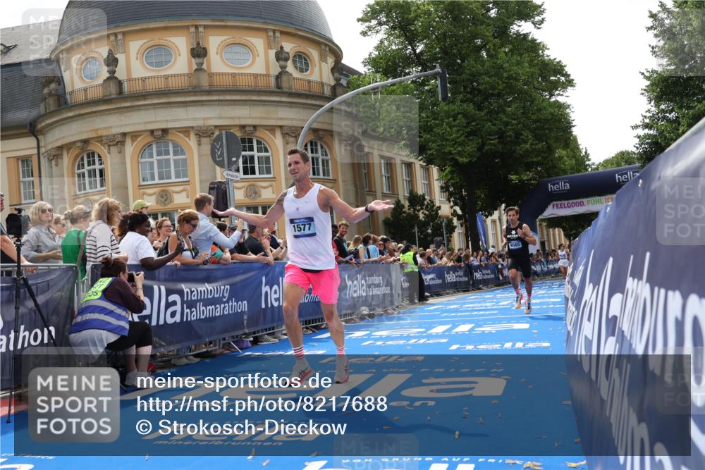 29.06.2025 - hella hamburg halbmarathon Strokosch-Dieckow http://msf.ph/oto/8217688 29.06.2025 10:26:38 Ziel 1065, 1577, 9565, 10848, 19076 meine-sportfotos.de