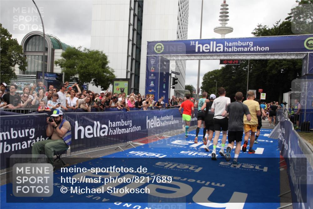 29.06.2025 - hella hamburg halbmarathon Michael Strokosch http://msf.ph/oto/8217689 29.06.2025 10:48:27 Ziel 1537, 3747, 5129, 5362, 5528, 6081, 6923, 7367, 8216, 9262, 9770, 11467, 12549, 12840, 15735, 17745, 17855, 17982, 18790, 18923 meine-sportfotos.de