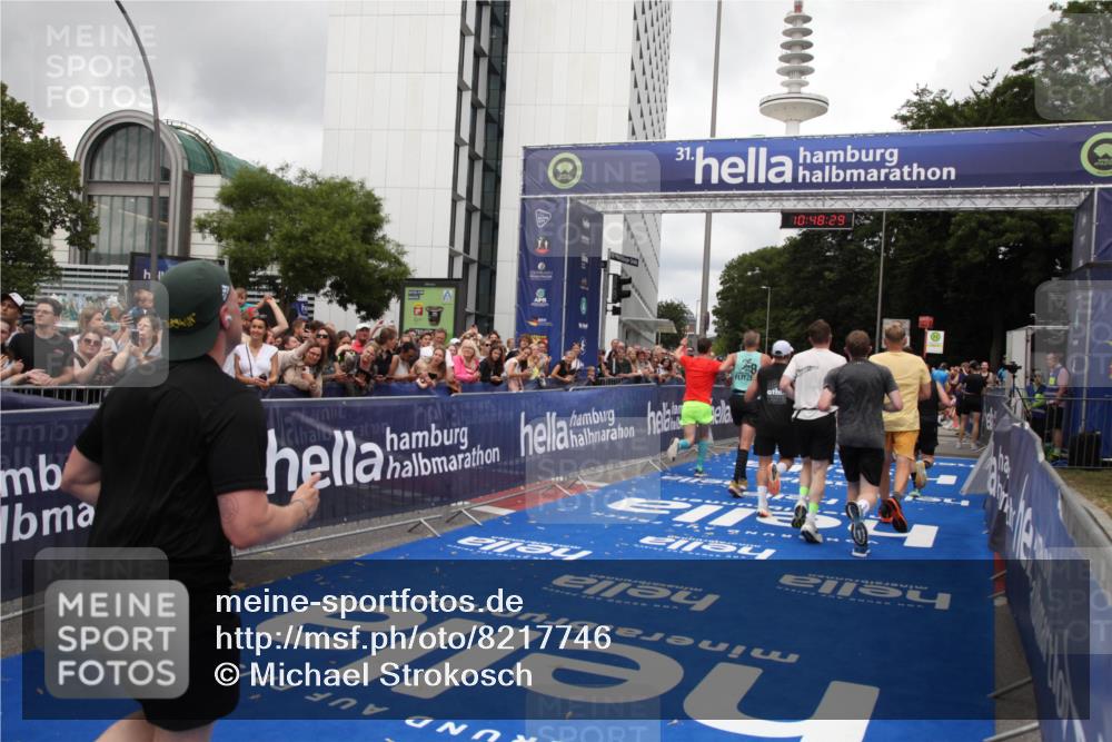 29.06.2025 - hella hamburg halbmarathon Michael Strokosch http://msf.ph/oto/8217746 29.06.2025 10:48:28 Ziel 1537, 3747, 5129, 5362, 5528, 6081, 6923, 7367, 8216, 9262, 9770, 11451, 11467, 12549, 12840, 14990, 15735, 17745, 17855, 17982, 18790, 18923 meine-sportfotos.de