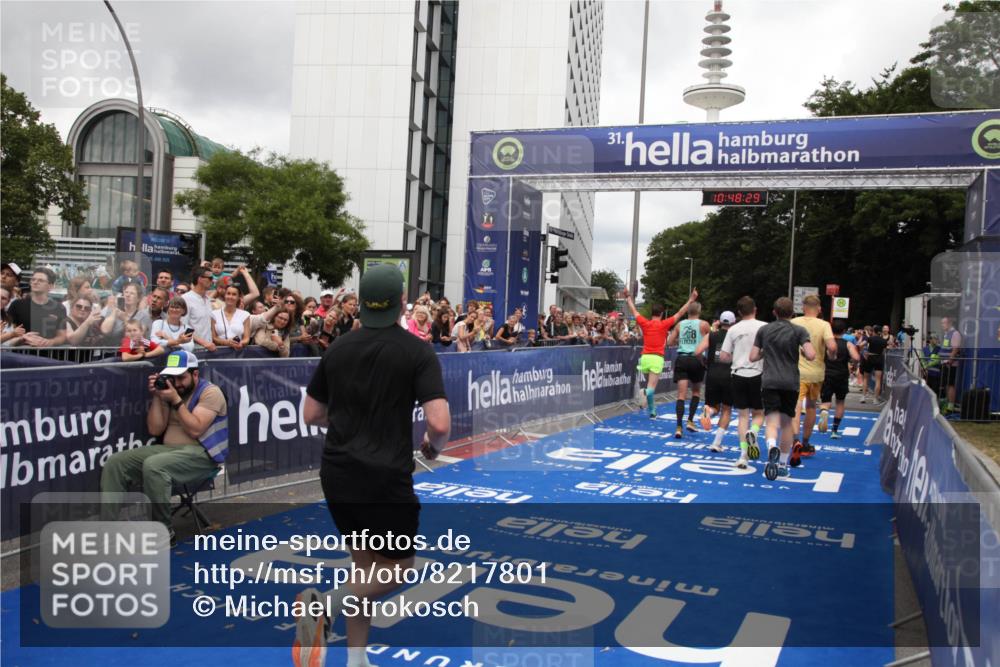 29.06.2025 - hella hamburg halbmarathon Michael Strokosch http://msf.ph/oto/8217801 29.06.2025 10:48:28 Ziel 1537, 3747, 5129, 5362, 5528, 6081, 6923, 7367, 8216, 9262, 9770, 11451, 11467, 12549, 12840, 14990, 15735, 17745, 17855, 17982, 18790, 18923 meine-sportfotos.de