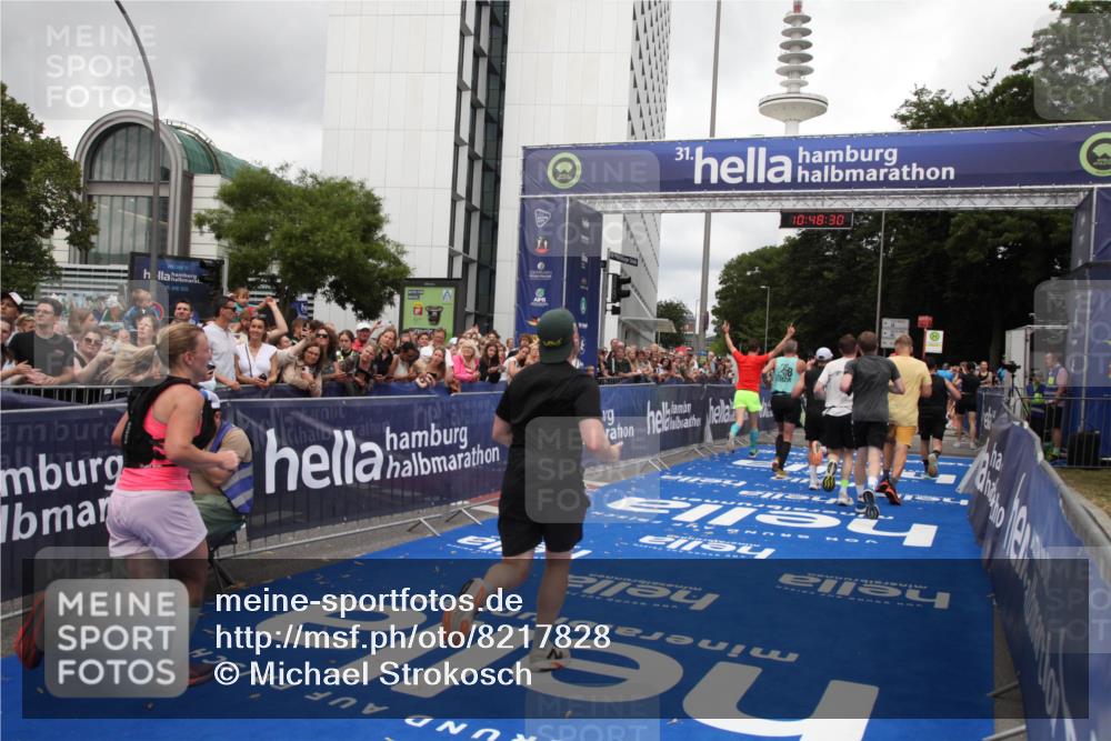 29.06.2025 - hella hamburg halbmarathon Michael Strokosch http://msf.ph/oto/8217828 29.06.2025 10:48:28 Ziel 1537, 3747, 5129, 5362, 5528, 6081, 6923, 7367, 8216, 9262, 9770, 11451, 11467, 12549, 12840, 14990, 15735, 17745, 17855, 17982, 18790, 18923 meine-sportfotos.de