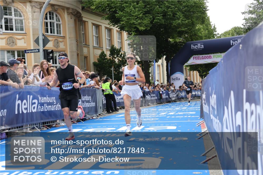 29.06.2025 - hella hamburg halbmarathon Strokosch-Dieckow http://msf.ph/oto/8217849 29.06.2025 10:26:43 Ziel 1065, 5344, 9565, 10848, 19076 meine-sportfotos.de