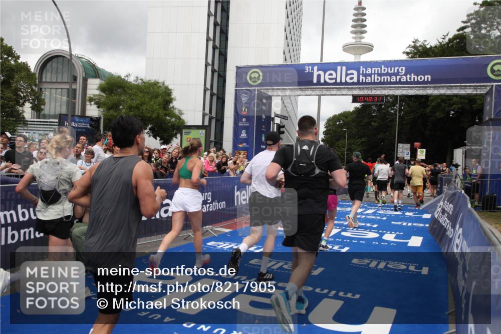 29.06.2025 - hella hamburg halbmarathon Michael Strokosch http://msf.ph/oto/8217905 29.06.2025 10:48:30 Ziel 1537, 3747, 5129, 5362, 5528, 6081, 6923, 7367, 8216, 9262, 11451, 12149, 12549, 12690, 12840, 13962, 14033, 14990, 17395, 17745, 17855, 17982, 18790, 18923 meine-sportfotos.de