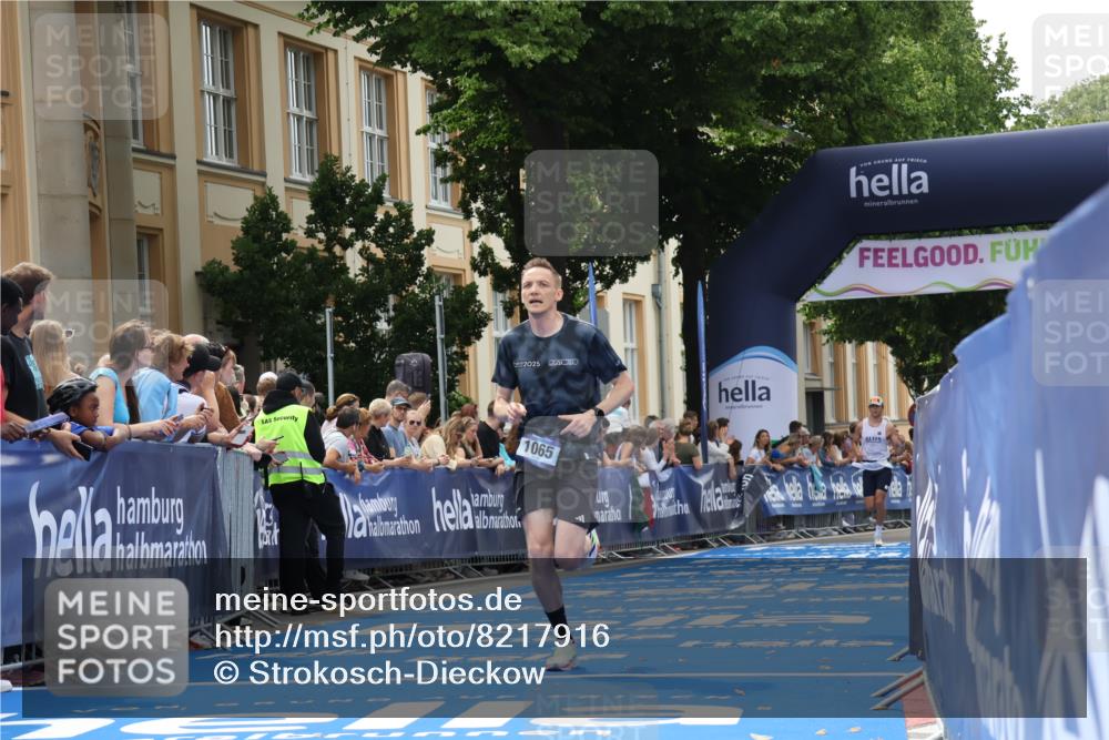 29.06.2025 - hella hamburg halbmarathon Strokosch-Dieckow http://msf.ph/oto/8217916 29.06.2025 10:26:46 Ziel 1065, 5344, 10848, 19076 meine-sportfotos.de