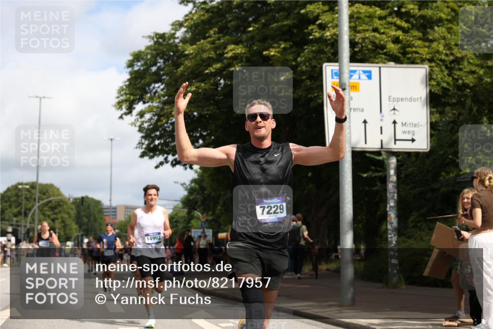 29.06.2025 - hella hamburg halbmarathon Yannick Fuchs http://msf.ph/oto/8217957 29.06.2025 10:32:57 20KM 1042, 1615, 1688, 1710, 2262, 2296, 2745, 2849, 3530, 4148, 5091, 5248, 6095, 7110, 7229, 8002, 8091, 8571, 9171, 11049, 11952, 12915, 13755, 14688, 14992, 16075, 17623, 18276, 18529, 18584, 18723, 18761 meine-sportfotos.de