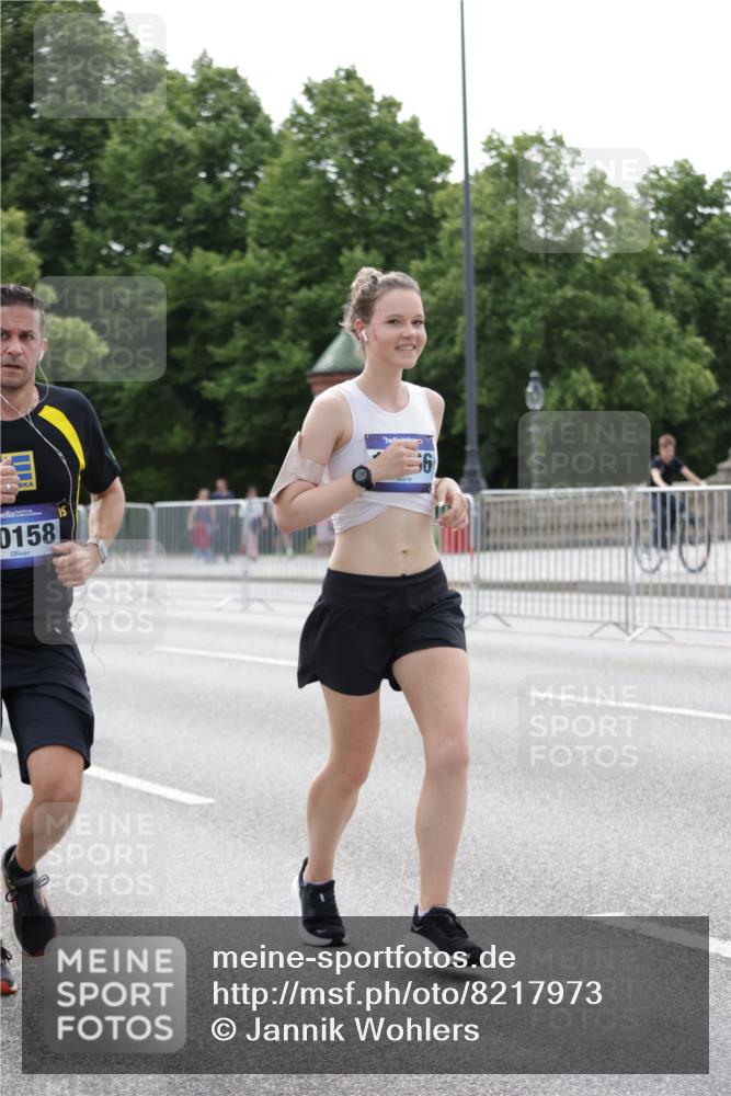 29.06.2025 - hella hamburg halbmarathon Jannik Wohlers http://msf.ph/oto/8217973 29.06.2025 10:27:09 Lombardsbrücke 3389, 4372, 5285, 5825, 6214, 7764, 7978, 8085, 10158, 10412, 10413, 11256, 12500, 14206, 16838, 17427, 17791, 18012, 18097, 18766 meine-sportfotos.de