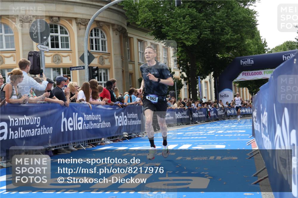 29.06.2025 - hella hamburg halbmarathon Strokosch-Dieckow http://msf.ph/oto/8217976 29.06.2025 10:26:48 Ziel 1065, 5344, 10848, 15023 meine-sportfotos.de