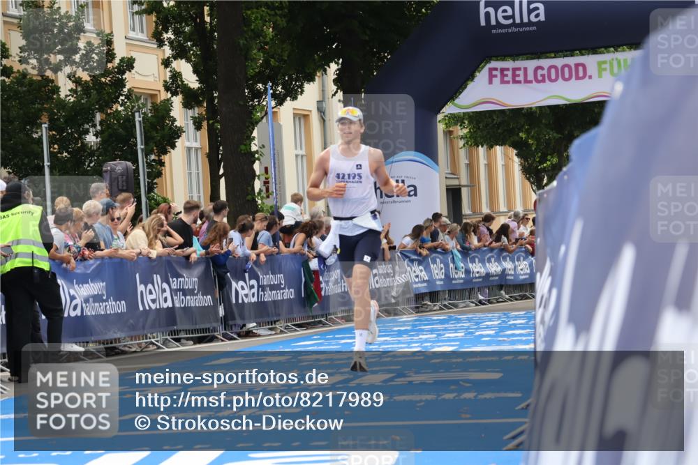 29.06.2025 - hella hamburg halbmarathon Strokosch-Dieckow http://msf.ph/oto/8217989 29.06.2025 10:26:51 Ziel 1065, 5344, 9079, 12641, 12992, 13780, 15023, 19050 meine-sportfotos.de