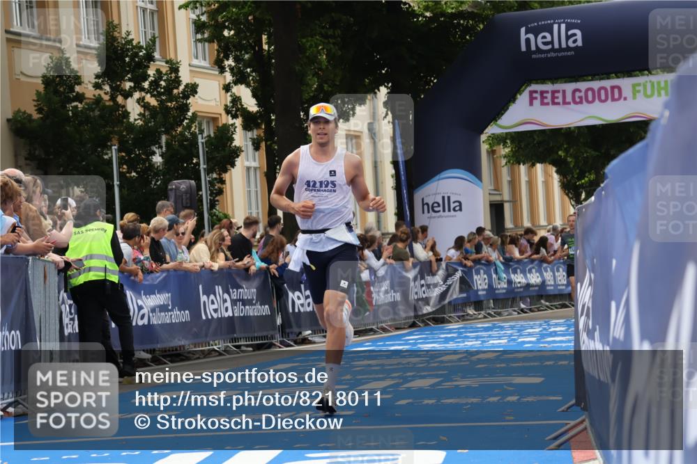 29.06.2025 - hella hamburg halbmarathon Strokosch-Dieckow http://msf.ph/oto/8218011 29.06.2025 10:26:51 Ziel 1065, 5344, 9079, 12641, 12992, 13780, 15023, 19050 meine-sportfotos.de