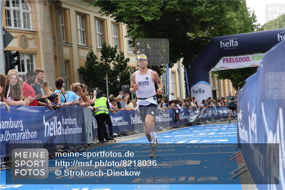 29.06.2025 - hella hamburg halbmarathon Strokosch-Dieckow http://msf.ph/oto/8218036 29.06.2025 10:26:52 Ziel 5344, 9079, 12641, 12992, 13780, 13956, 15023, 19050 meine-sportfotos.de