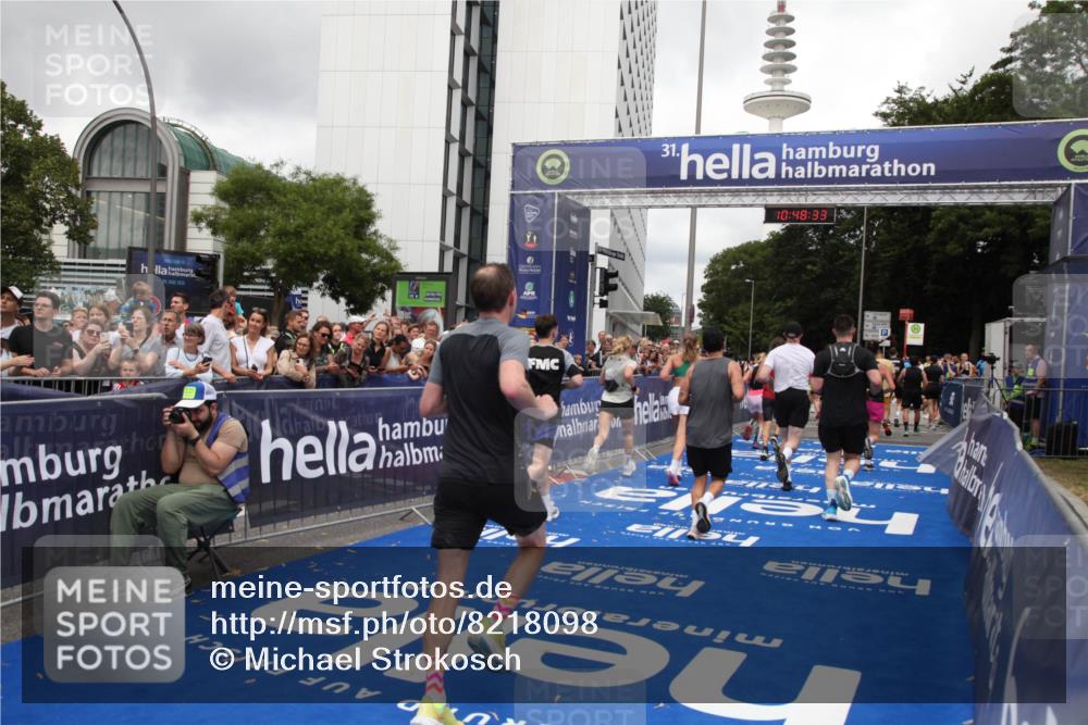 29.06.2025 - hella hamburg halbmarathon Michael Strokosch http://msf.ph/oto/8218098 29.06.2025 10:48:32 Ziel 3747, 5362, 5528, 6081, 6923, 8216, 9262, 10000, 10860, 11451, 12149, 12549, 12690, 12840, 13962, 14033, 14990, 15808, 15917, 17395, 17855, 18251, 18790, 18923 meine-sportfotos.de