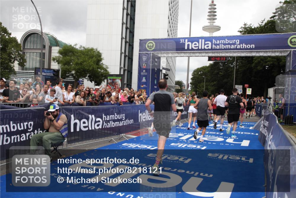 29.06.2025 - hella hamburg halbmarathon Michael Strokosch http://msf.ph/oto/8218121 29.06.2025 10:48:32 Ziel 3747, 5362, 5528, 6081, 6923, 8216, 9262, 10000, 10860, 11451, 12149, 12549, 12690, 12840, 13962, 14033, 14990, 15808, 15917, 17395, 17855, 18251, 18790, 18923 meine-sportfotos.de