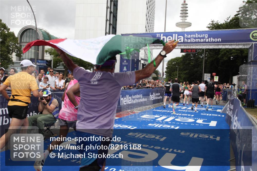 29.06.2025 - hella hamburg halbmarathon Michael Strokosch http://msf.ph/oto/8218168 29.06.2025 10:48:34 Ziel 1163, 1176, 2213, 3747, 5362, 6081, 9262, 10000, 10860, 11451, 11579, 12149, 12549, 12690, 12840, 13962, 14033, 14990, 15808, 15917, 17395, 17855, 18251, 18790, 18815, 18923 meine-sportfotos.de