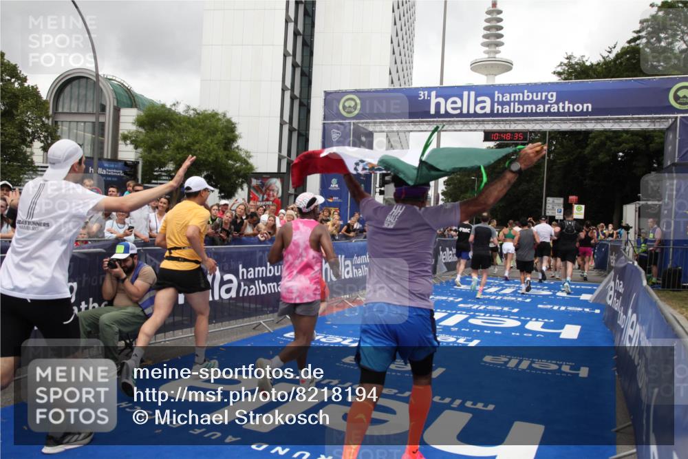 29.06.2025 - hella hamburg halbmarathon Michael Strokosch http://msf.ph/oto/8218194 29.06.2025 10:48:34 Ziel 1163, 1176, 2213, 3747, 5362, 6081, 9262, 10000, 10860, 11451, 11579, 12149, 12549, 12690, 12840, 13962, 14033, 14990, 15808, 15917, 17395, 17855, 18251, 18790, 18815, 18923 meine-sportfotos.de