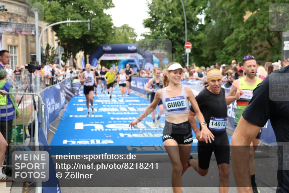 29.06.2025 - hella hamburg halbmarathon Zöllner http://msf.ph/oto/8218241 29.06.2025 10:51:47 Ziel 2396, 6286, 7224, 8710, 8819, 12224, 14012, 14458, 15496, 15727, 15831, 15899, 16907, 17682, 19020, 19053 meine-sportfotos.de