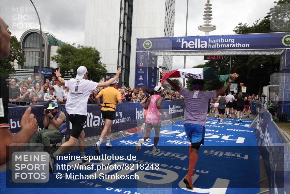 29.06.2025 - hella hamburg halbmarathon Michael Strokosch http://msf.ph/oto/8218248 29.06.2025 10:48:34 Ziel 1163, 1176, 2213, 3747, 5362, 6081, 9262, 10000, 10860, 11451, 11579, 12149, 12549, 12690, 12840, 13962, 14033, 14990, 15808, 15917, 17395, 17855, 18251, 18790, 18815, 18923 meine-sportfotos.de
