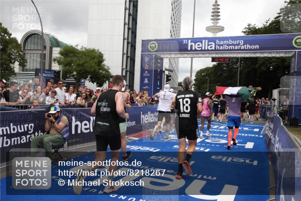 29.06.2025 - hella hamburg halbmarathon Michael Strokosch http://msf.ph/oto/8218267 29.06.2025 10:48:35 Ziel 1163, 1176, 2213, 9262, 10000, 10860, 11451, 11579, 12149, 12690, 12840, 13962, 14033, 14990, 15573, 15808, 15917, 17395, 17855, 18251, 18790, 18815, 18923 meine-sportfotos.de