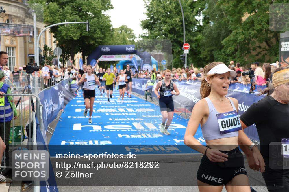 29.06.2025 - hella hamburg halbmarathon Zöllner http://msf.ph/oto/8218292 29.06.2025 10:51:47 Ziel 2396, 6286, 7224, 8710, 8819, 12224, 14012, 14458, 15496, 15727, 15831, 15899, 16907, 17682, 19020, 19053 meine-sportfotos.de