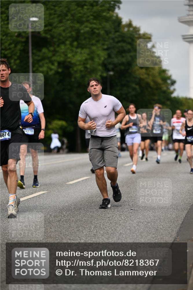 29.06.2025 - hella hamburg halbmarathon Dr. Thomas Lammeyer http://msf.ph/oto/8218367 29.06.2025 10:12:54 Kennedybrücke 1147, 1188, 2427, 2978, 3762, 4859, 5885, 6590, 6674, 7198, 7348, 7453, 9457, 9718, 9823, 9951, 9958, 9966, 10035, 10092, 10194, 10609, 10857 meine-sportfotos.de
