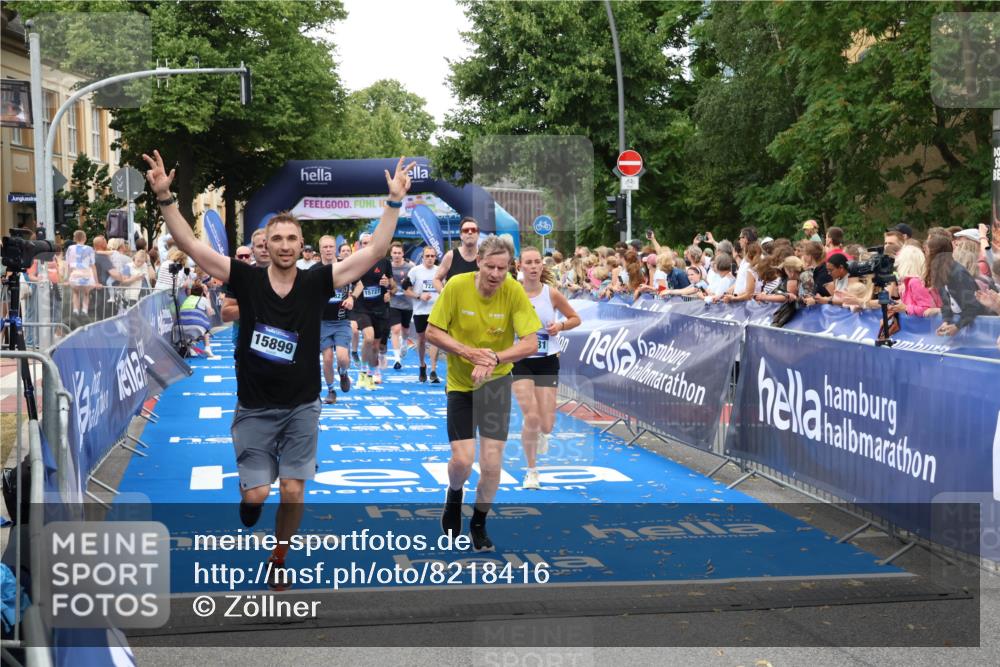 29.06.2025 - hella hamburg halbmarathon Zöllner http://msf.ph/oto/8218416 29.06.2025 10:51:50 Ziel 2396, 6286, 7224, 8710, 8819, 9793, 9959, 12224, 15427, 15727, 15831, 15899, 16907, 17682, 19053, 19137 meine-sportfotos.de