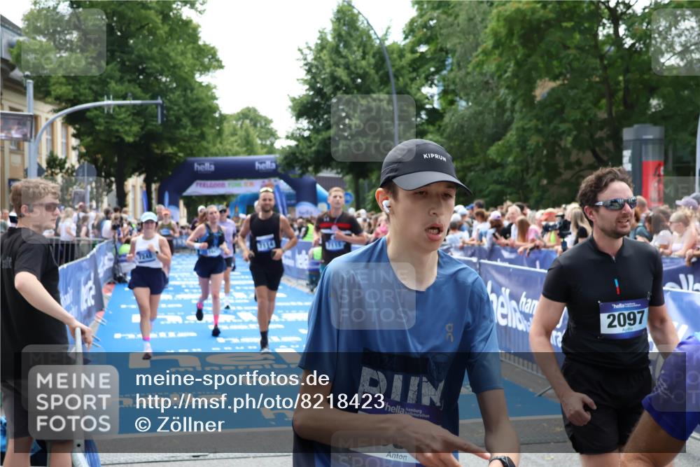 29.06.2025 - hella hamburg halbmarathon Zöllner http://msf.ph/oto/8218423 29.06.2025 11:24:50 Ziel 1269, 4697, 6030, 6248, 6576, 7114, 7115, 7248, 9259, 10550, 12470, 16586, 16600, 16631, 16833, 18060 meine-sportfotos.de