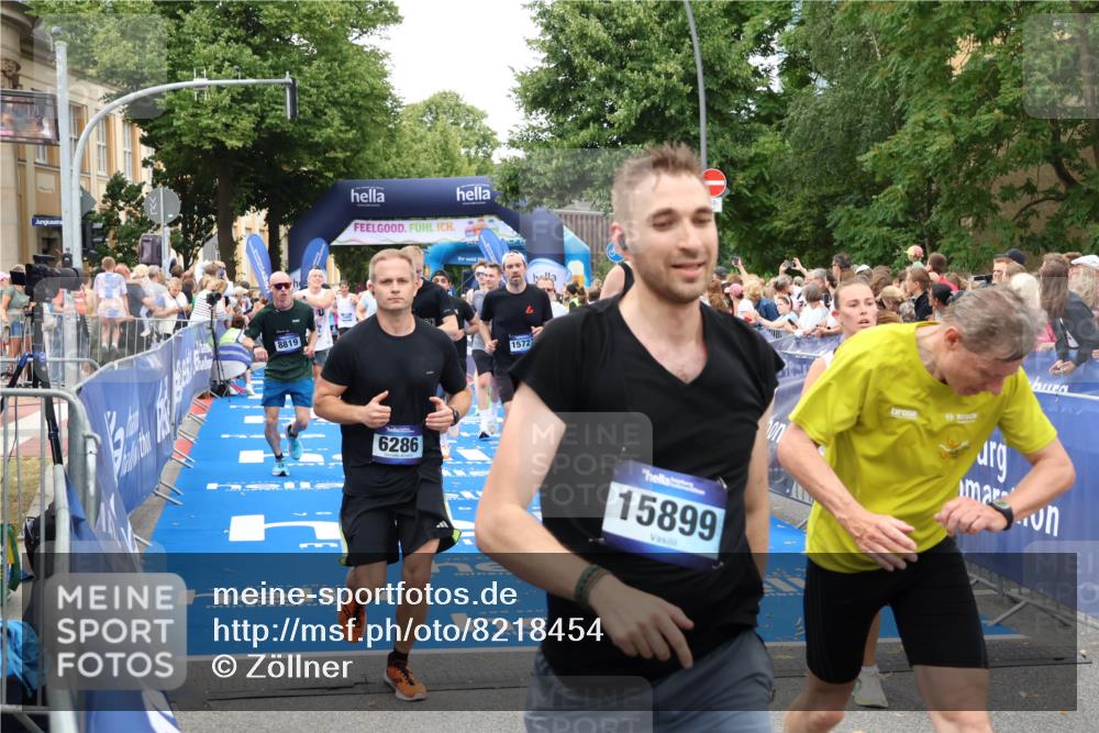 29.06.2025 - hella hamburg halbmarathon Zöllner http://msf.ph/oto/8218454 29.06.2025 10:51:51 Ziel 2396, 6286, 7224, 8710, 8819, 9793, 9959, 12224, 15427, 15727, 15831, 15899, 16907, 17682, 17815, 19053, 19137 meine-sportfotos.de