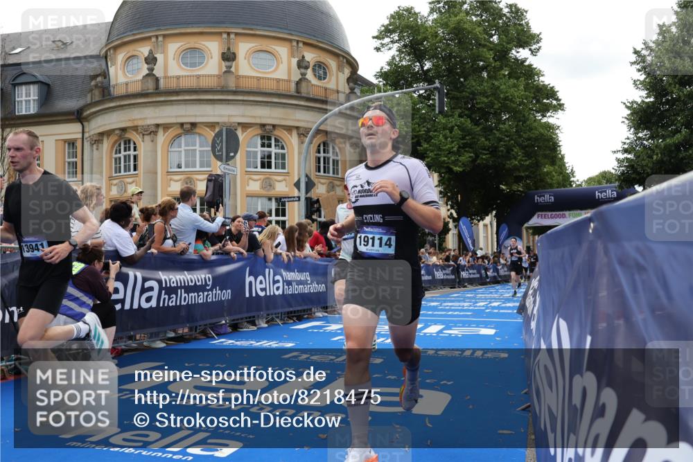 29.06.2025 - hella hamburg halbmarathon Strokosch-Dieckow http://msf.ph/oto/8218475 29.06.2025 10:27:32 Ziel 2203, 4678, 7651, 8731, 9804, 10655, 12341, 13941, 17354, 18567, 18832, 19114 meine-sportfotos.de